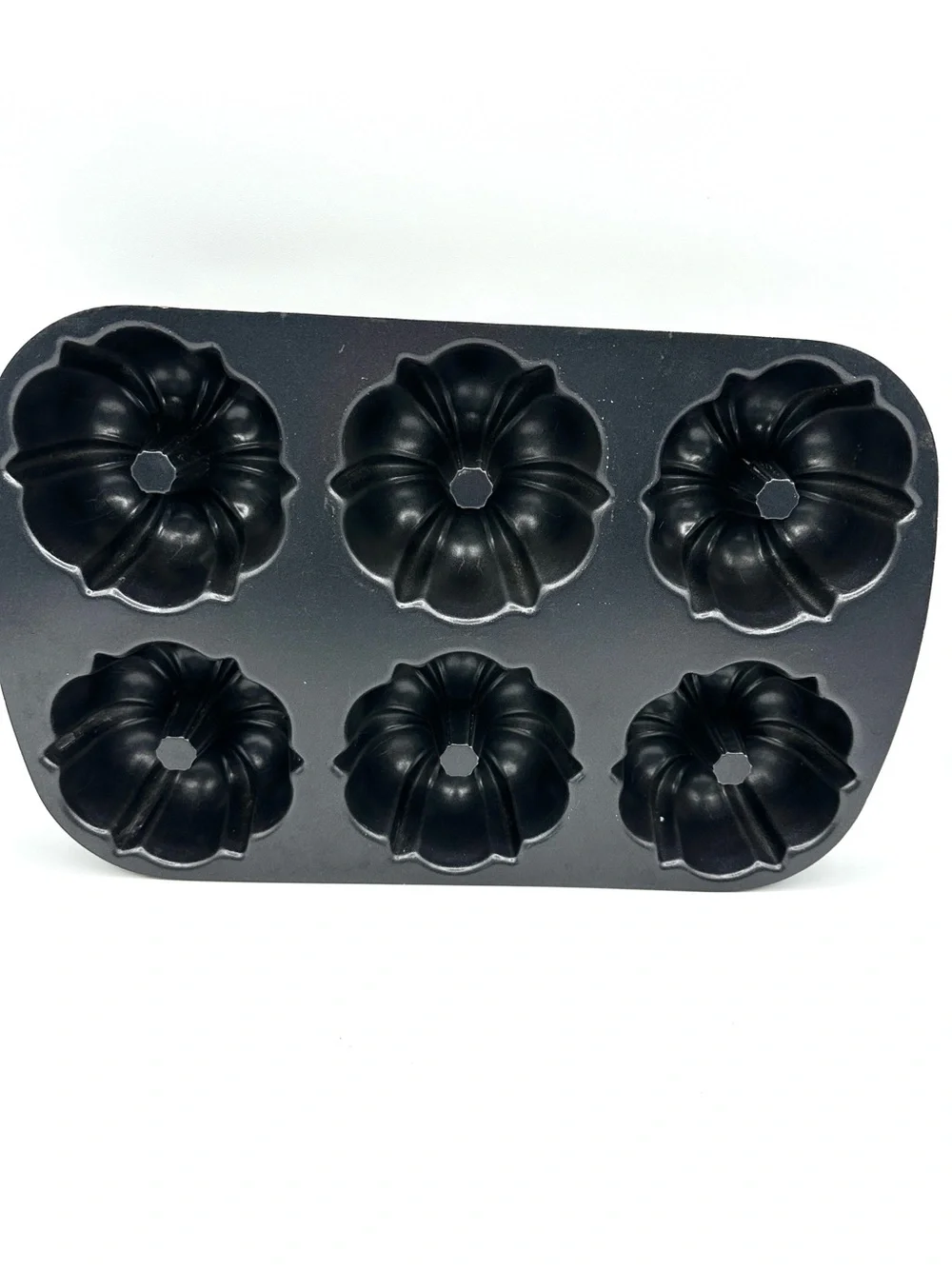 Nordic Ware 6 Bundt Muffin Pan. USA